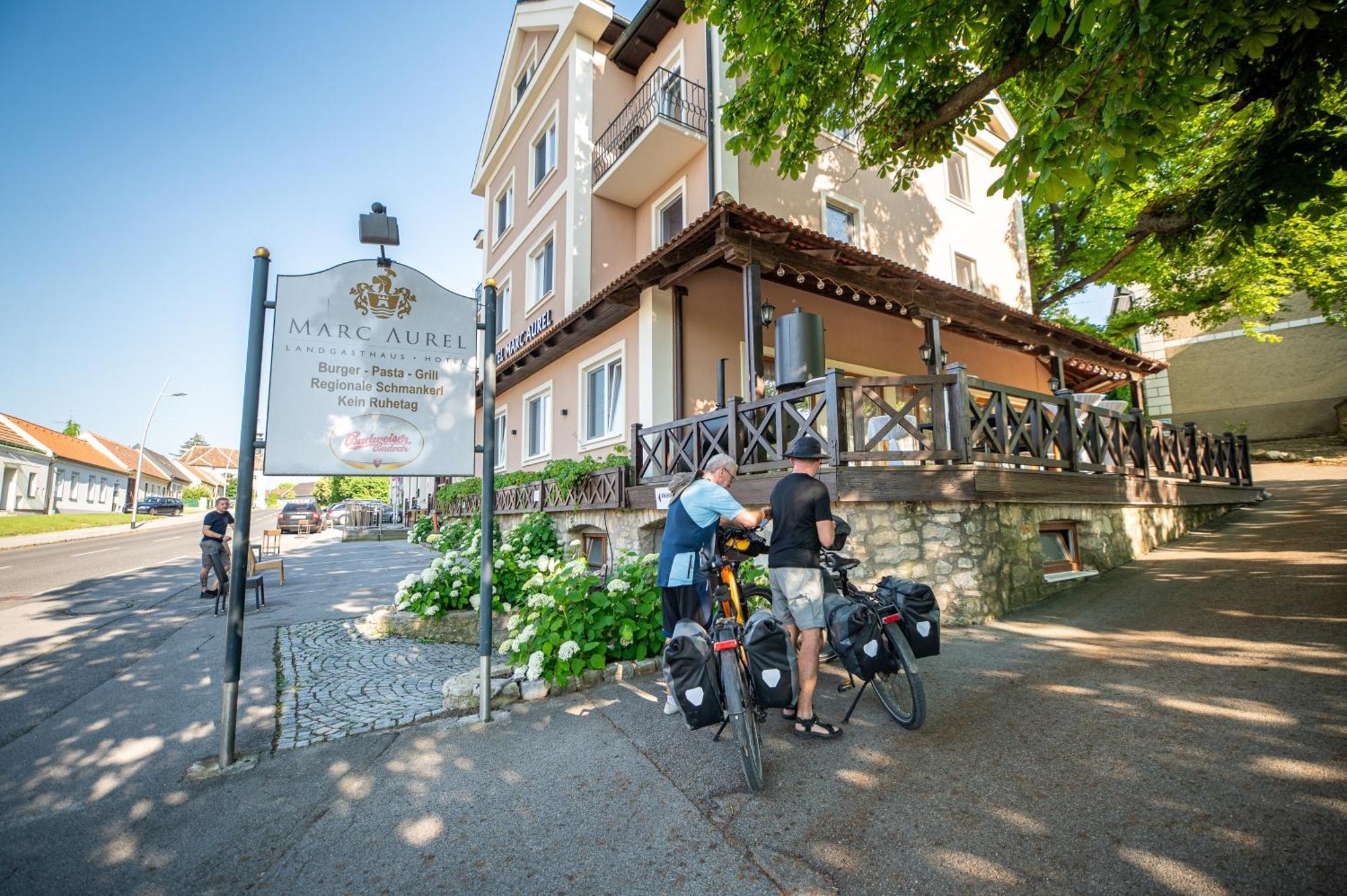 Hotel Marc Aurel Petronell Exteriör bild