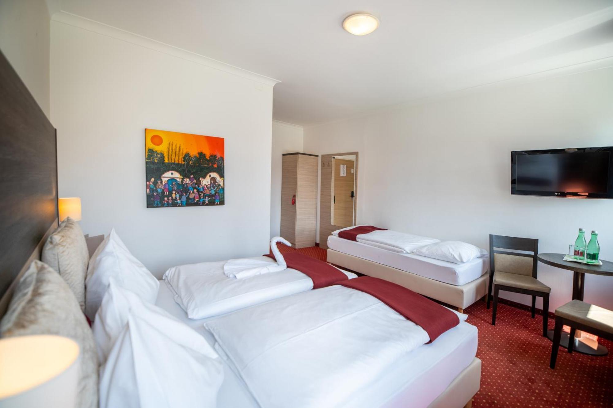 Hotel Marc Aurel Petronell Exteriör bild